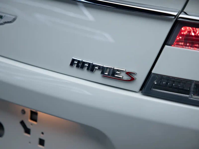 Aston-martin coupe