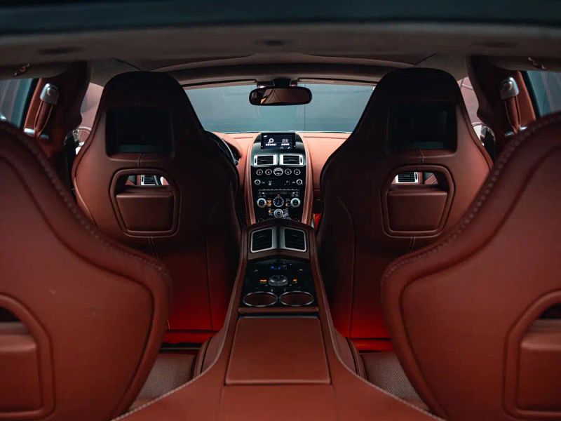 Aston-martin coupe