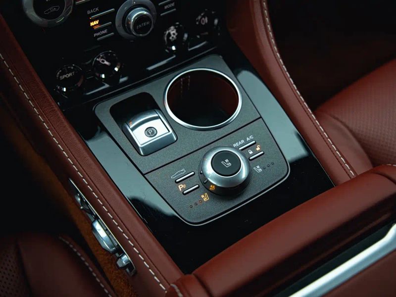 Aston-martin coupe