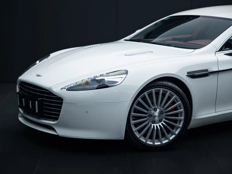 Aston-martin coupe