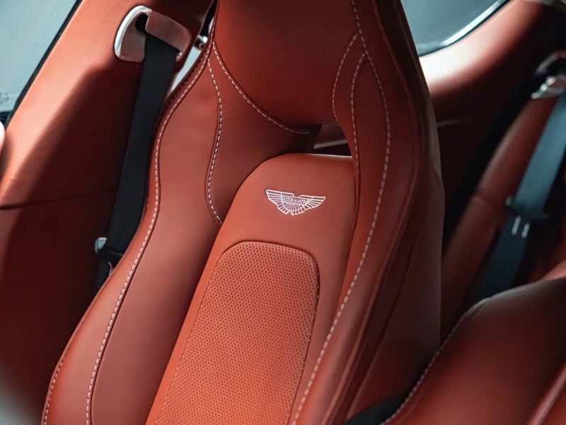 Aston-martin coupe