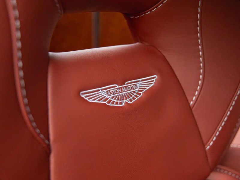 Aston-martin coupe
