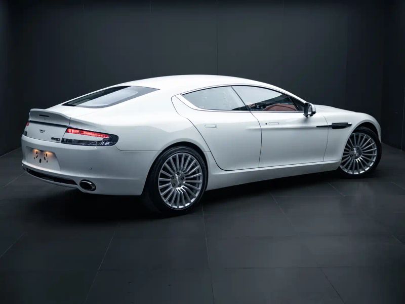 Aston-martin coupe