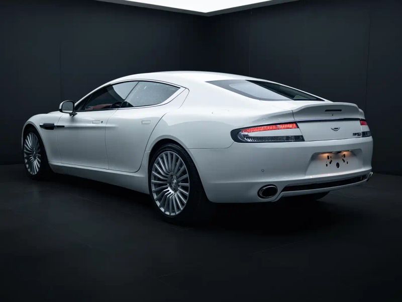 Aston-martin coupe