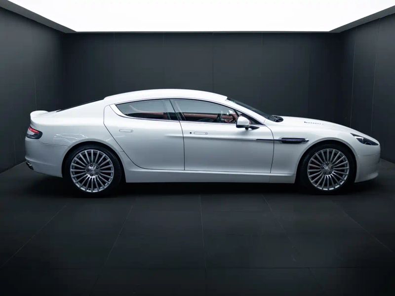 Aston-martin coupe