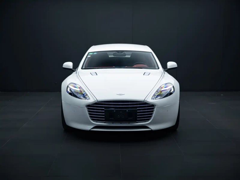 Aston-martin coupe