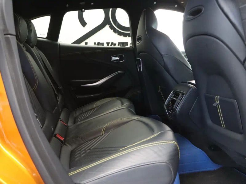 Aston-martin dbx