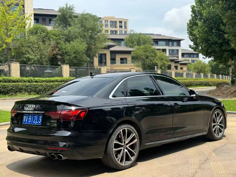 Audi s