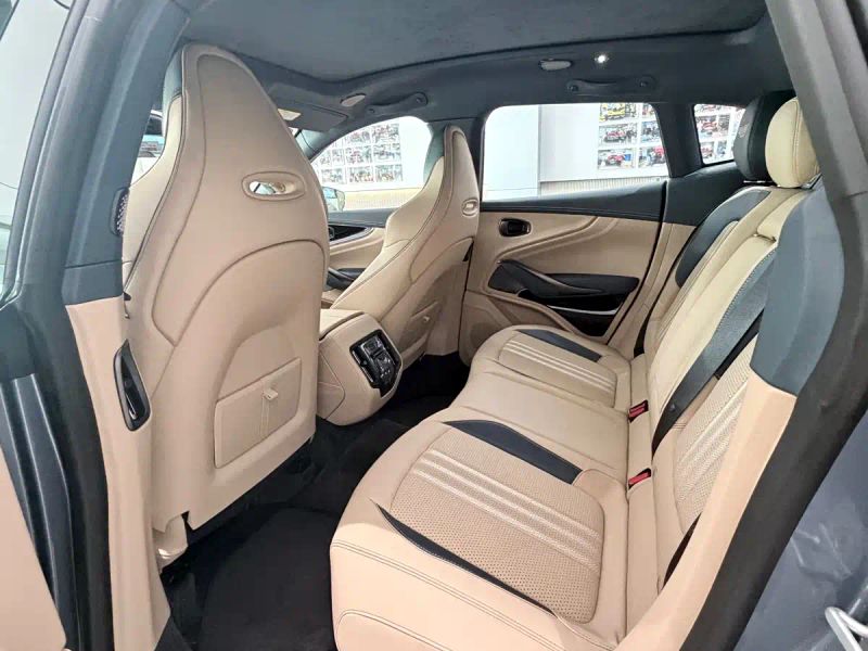 Aston-martin dbx