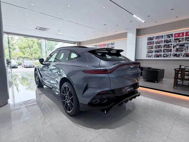 Aston-martin dbx