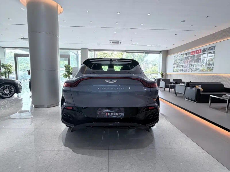 Aston-martin dbx