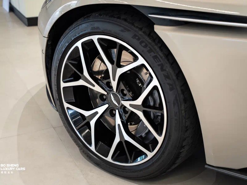 Aston-martin aston-martin-db11