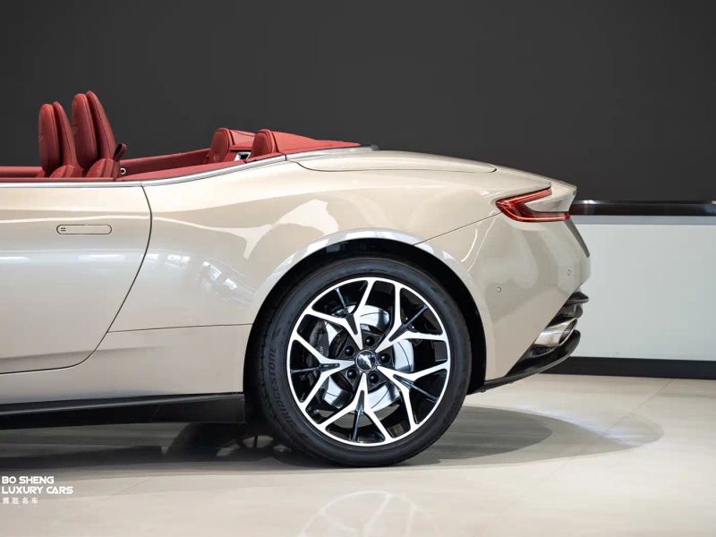Aston-martin aston-martin-db11