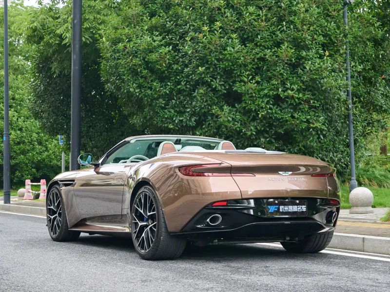 Aston-martin db