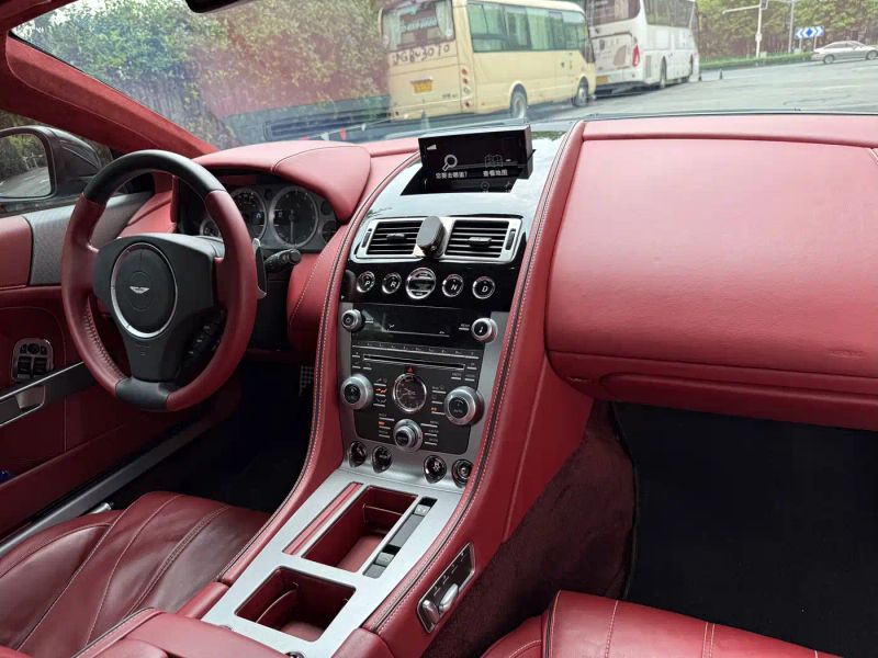 Aston-martin db