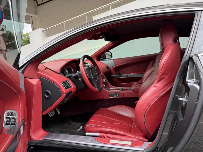 Aston-martin db