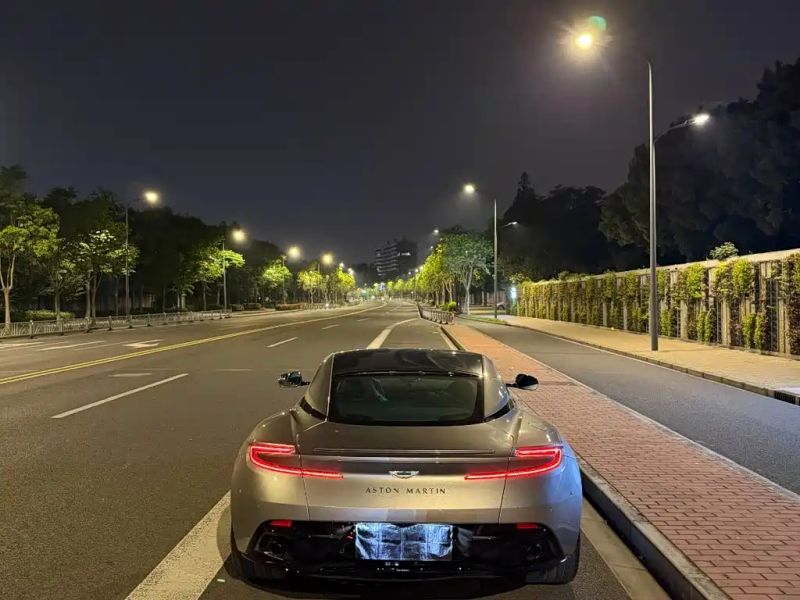 Aston-martin db