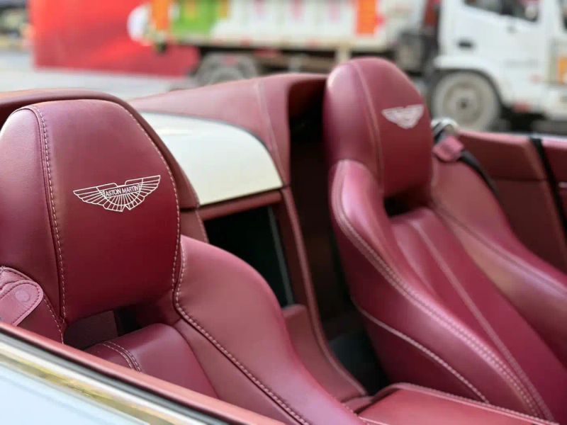 Aston-martin v8_vantage