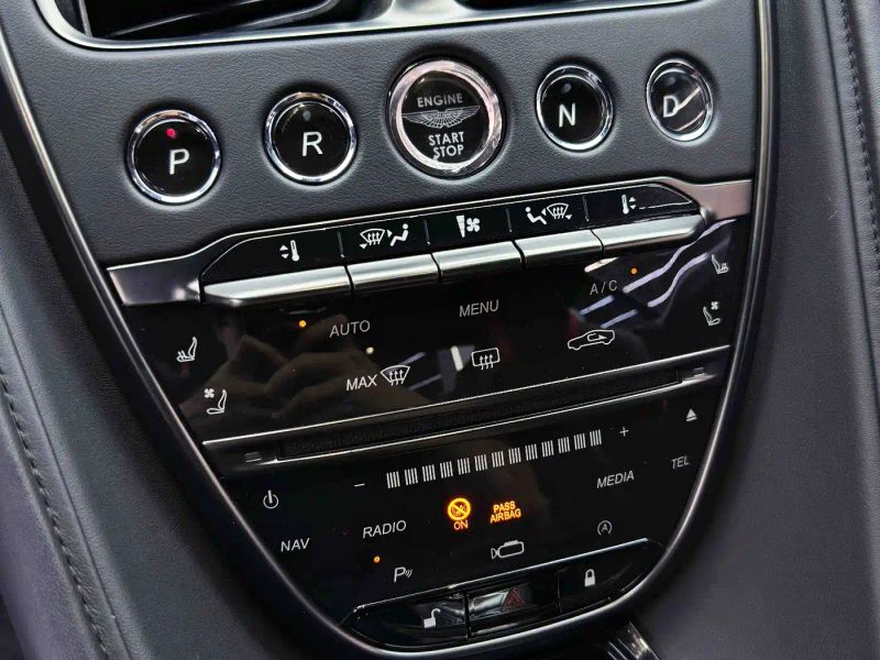 Aston-martin db