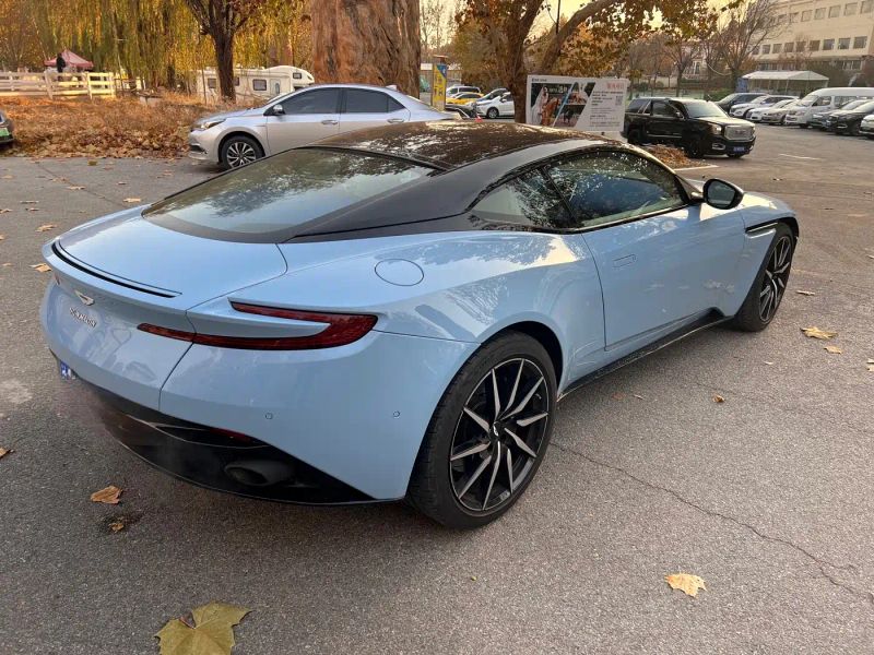 Aston-martin db