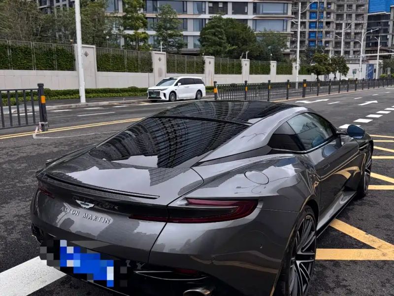 Aston-martin db