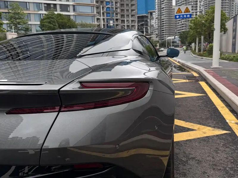 Aston-martin db