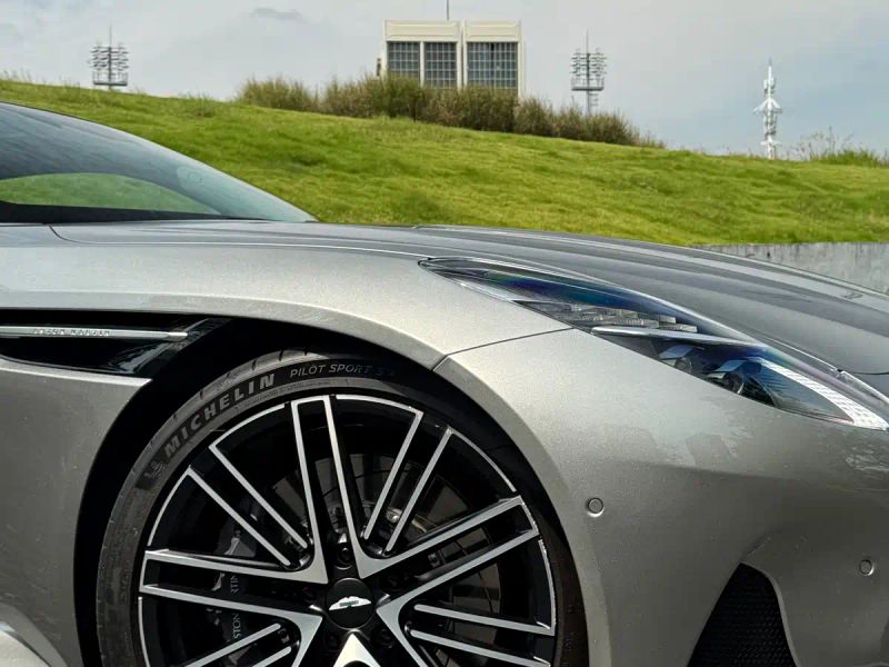 Aston-martin db