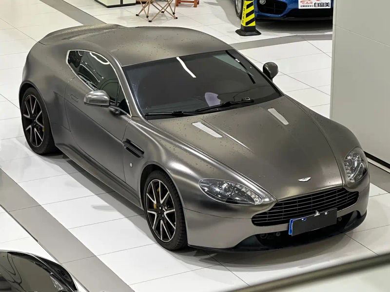 Aston-martin vantage