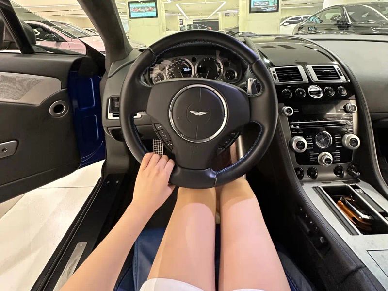 Aston-martin vantage