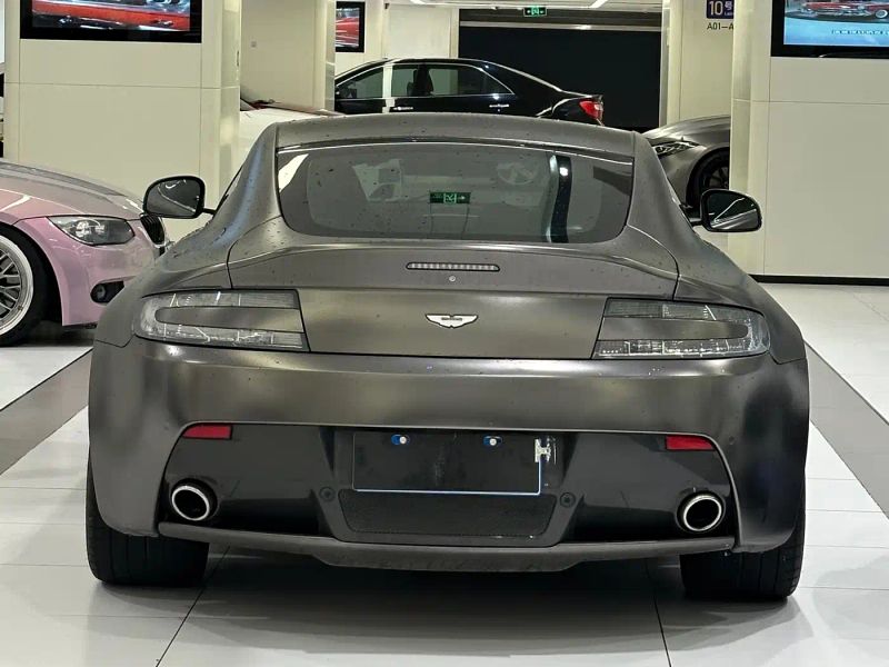 Aston-martin vantage