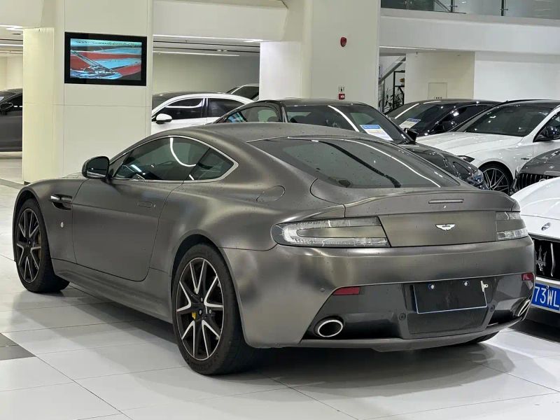 Aston-martin vantage
