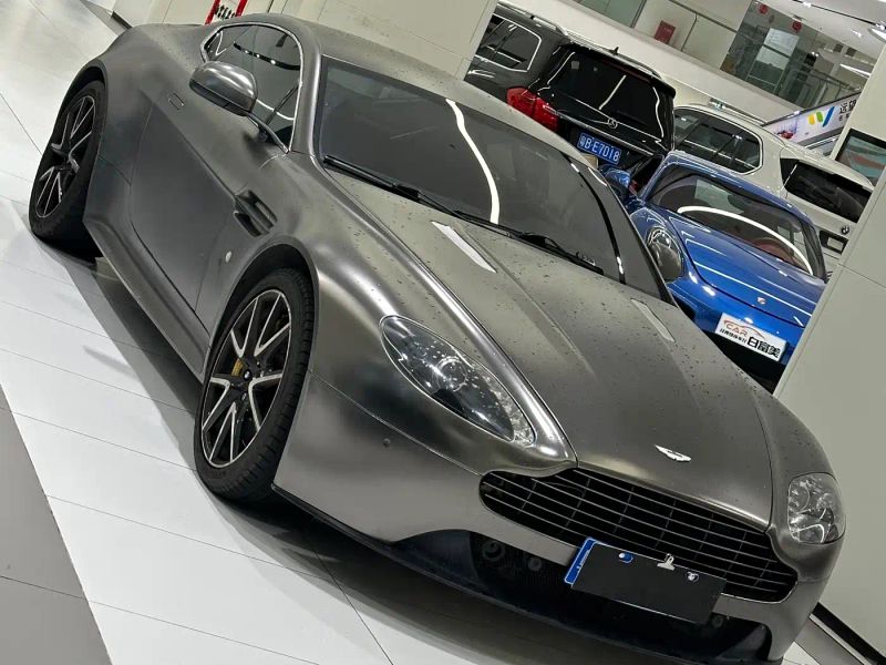 Aston-martin vantage