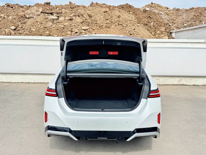 BMW i5