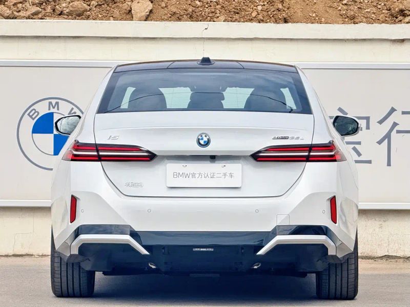 BMW i5