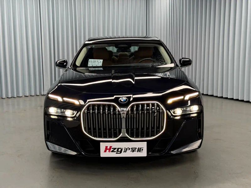 BMW i7
