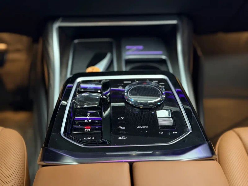 BMW i7