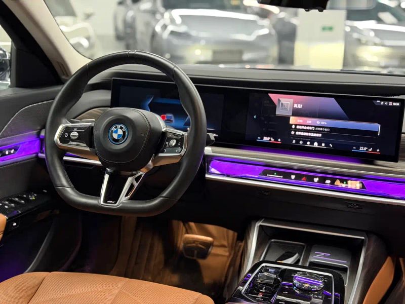 BMW i7