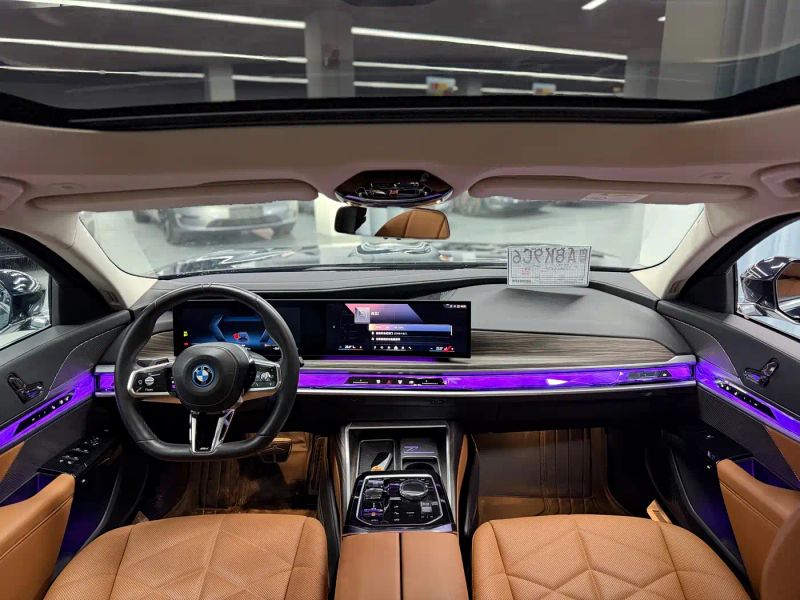 BMW i7