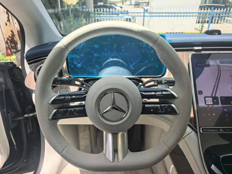 Mercedes-benz eqe