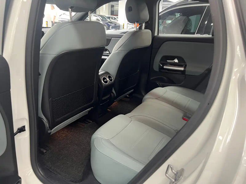 Mercedes-benz eqa