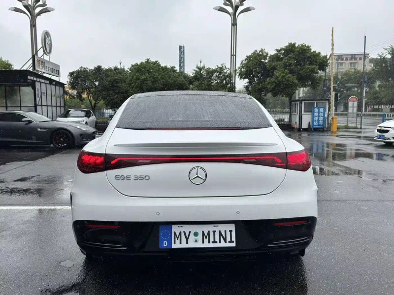 Mercedes-benz eqe