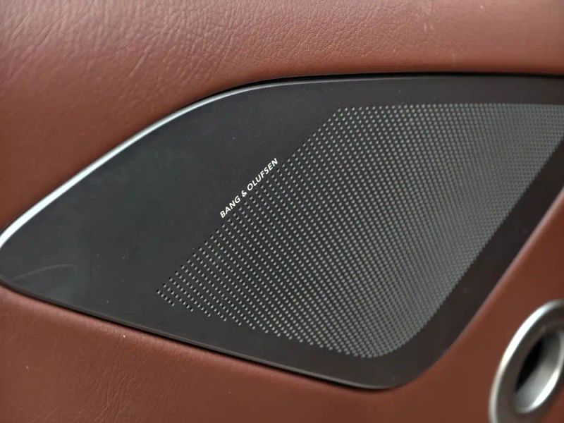Aston-martin coupe