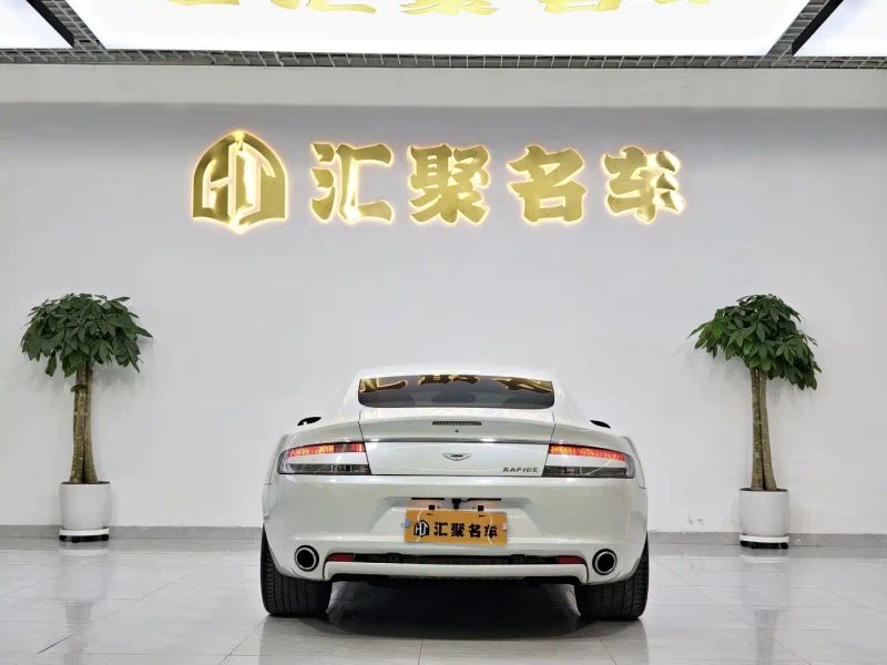 Aston-martin coupe