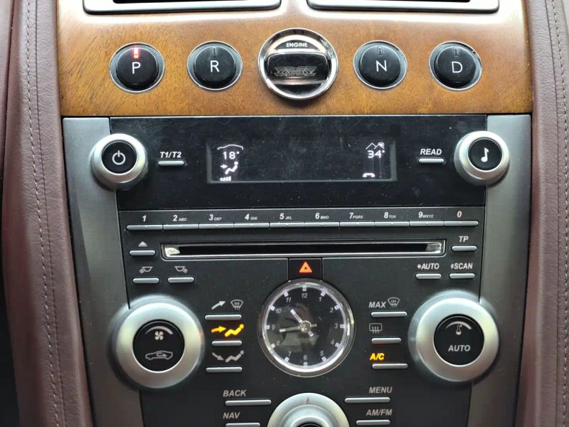 Aston-martin coupe