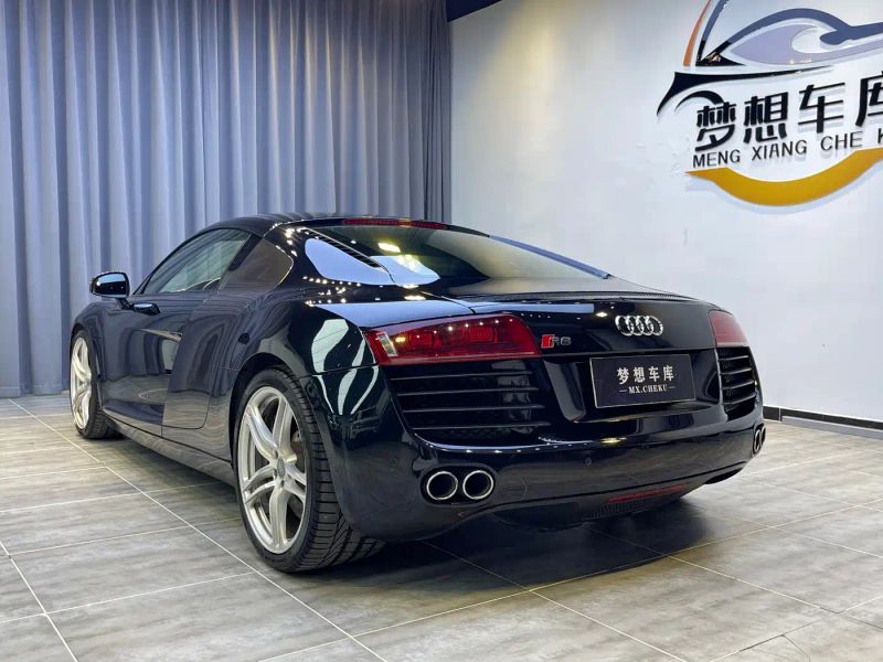 Audi R8