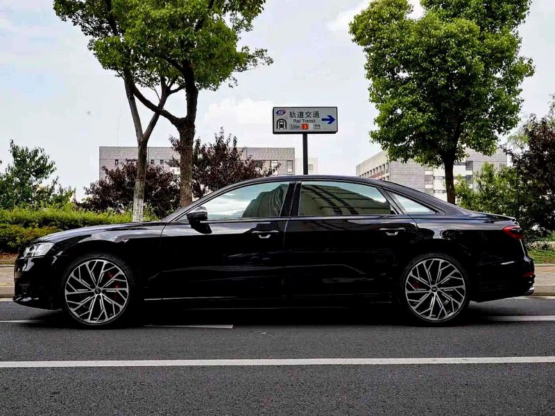 Audi S8