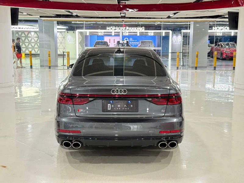Audi S8