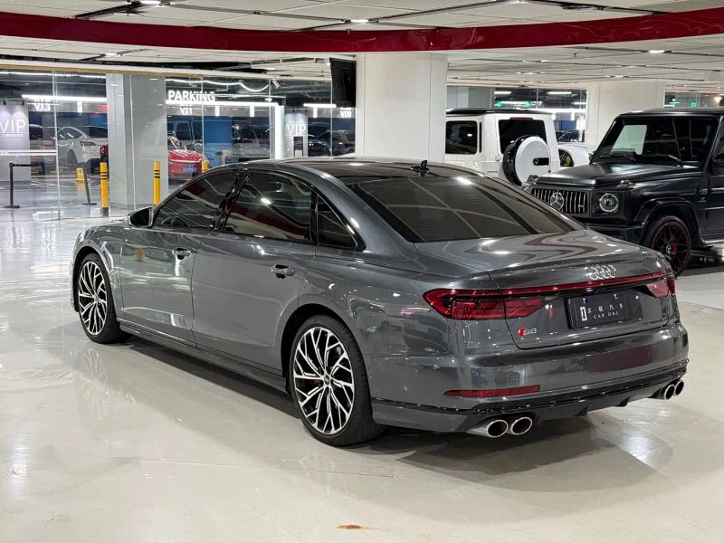 Audi S8