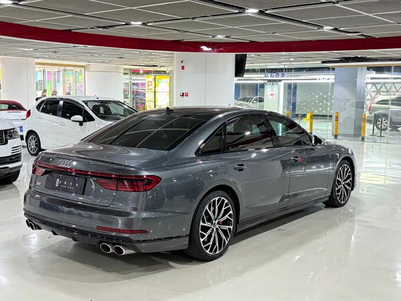 Audi S8