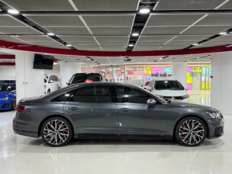 Audi S8